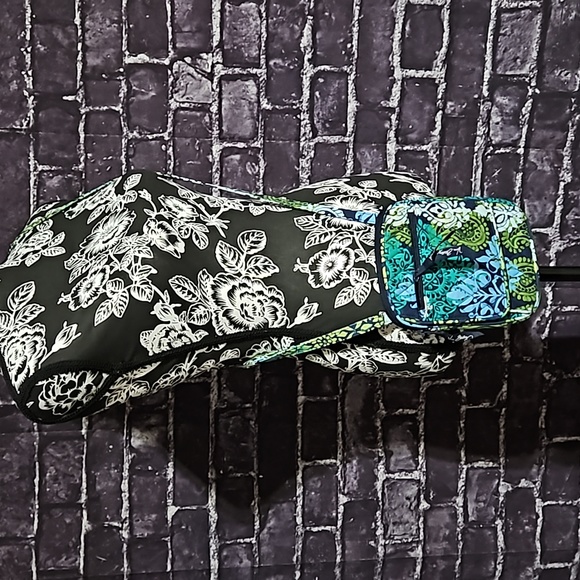 Vera Bradley Crossbody 8inx6in Teal,white,dark blue & green - Picture 2 of 13